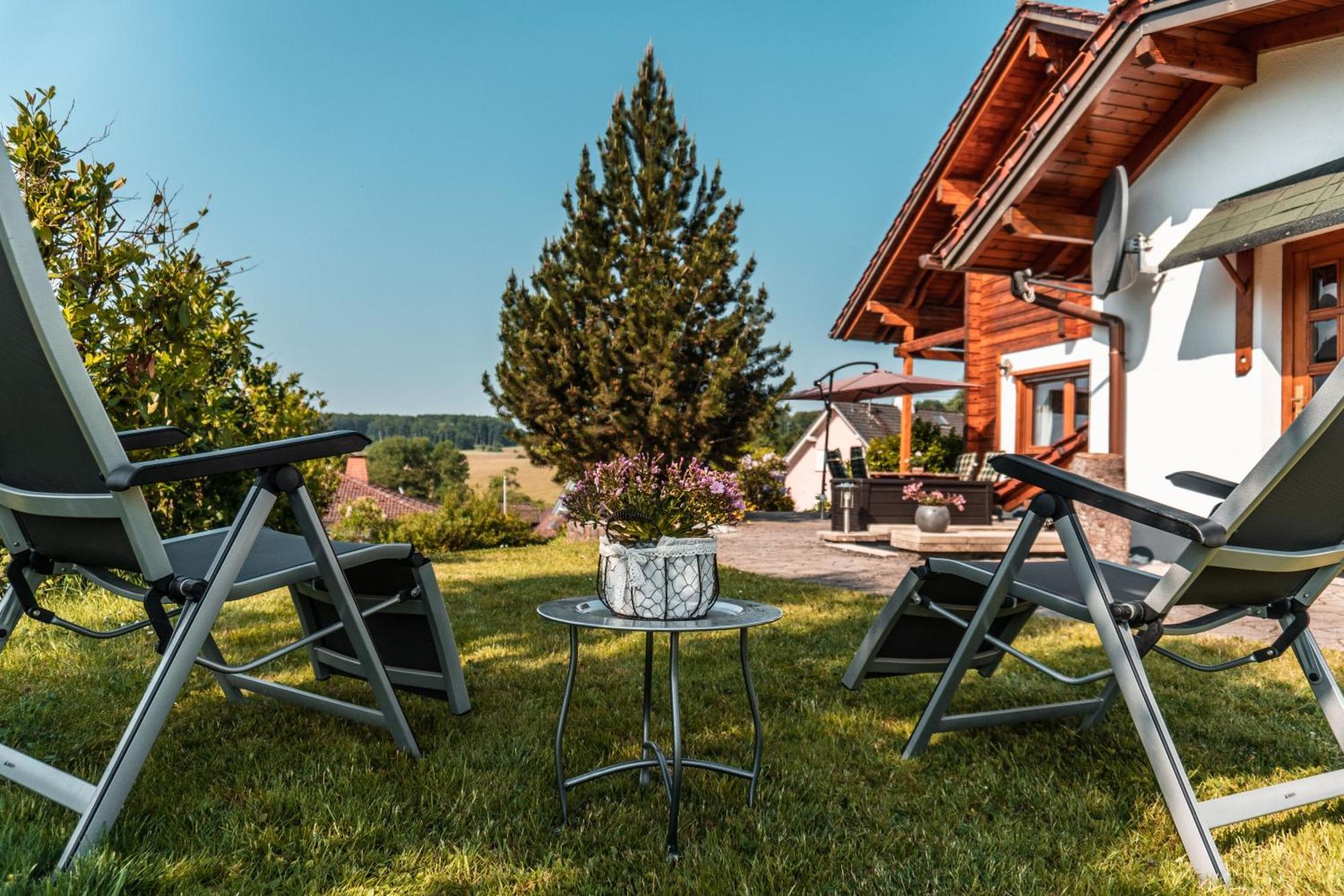 Steewer Landhaus Gemuetliche Ferienwohnung Bis 6 Pers In Ruhiger Ortsrandlage Stebach 外观 照片